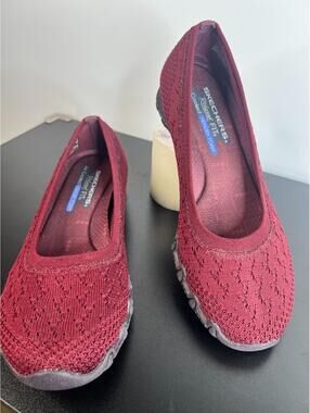 Skechers Relaxed Fit Flats Womens Size 8 Burgundy Memory FoamSlip On Comfort Sho